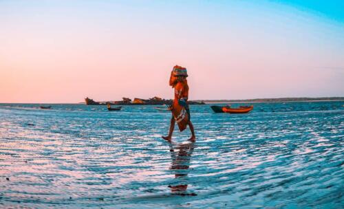 Praia da Barra com o navio Aline Ramos